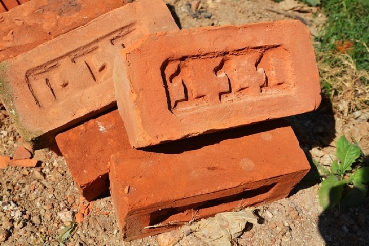 brick-1566327_640.jpg