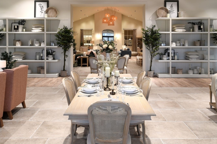 Dining-1.jpg